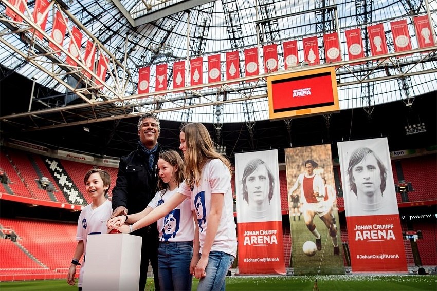 Johan Cruijff Arena: “Um estádio inteiro para ti, Johan!”