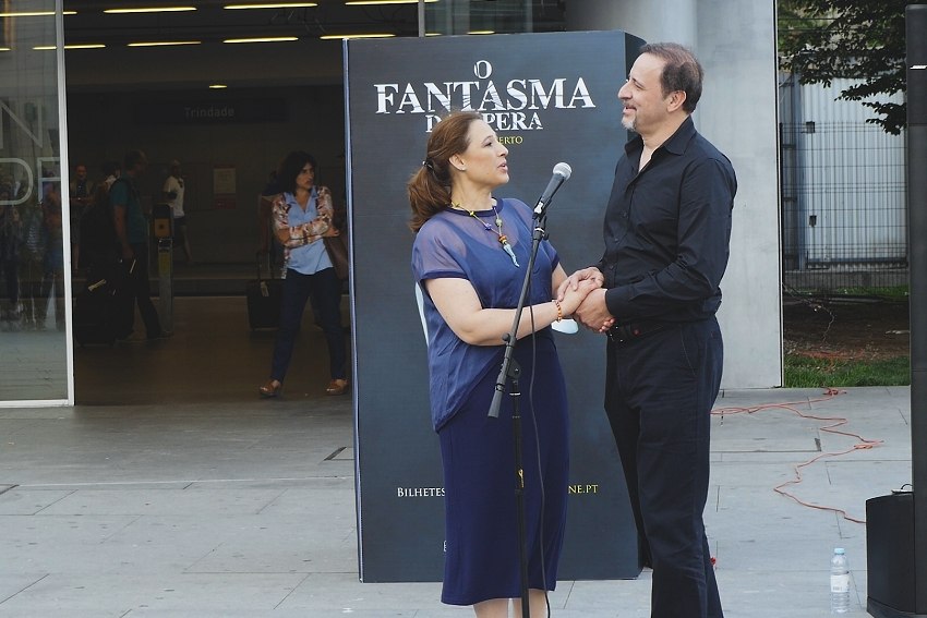 Ação de “O Fantasma da Ópera” anima Metro da Trindade