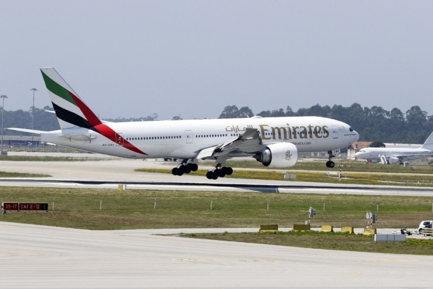 Emirates lands in Porto